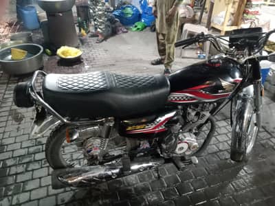 honda 125 sale saaaf honda h need cash A kr check kry phir ly impor sa