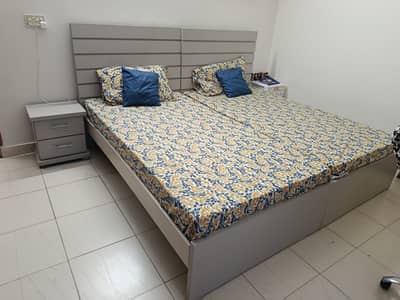 2 single beds with mattress and with side table