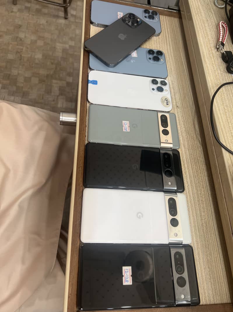 IPHONE & PIXEL Google. 0