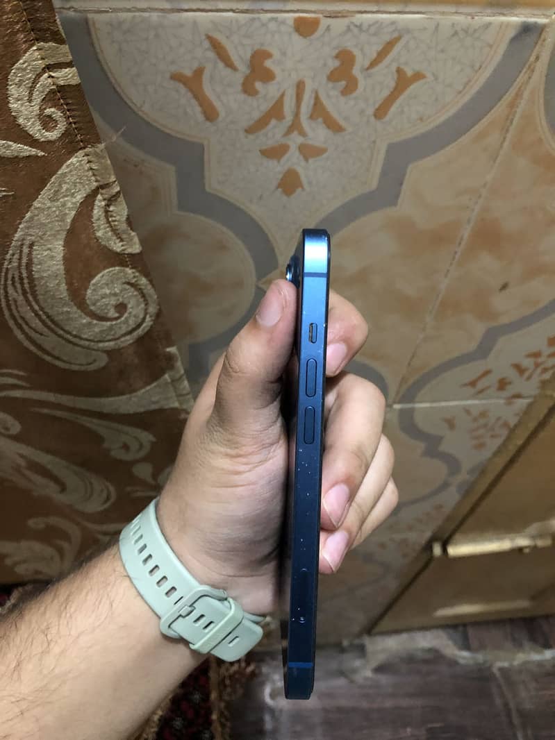 Apple iPhone 13 2