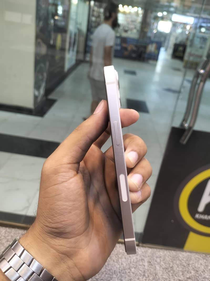 Apple iPhone 13 2