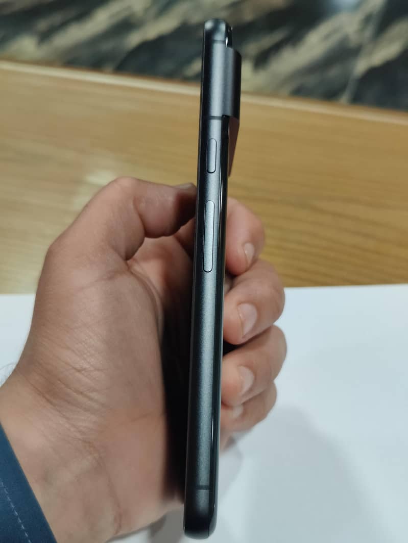 Google Pixel 8 4