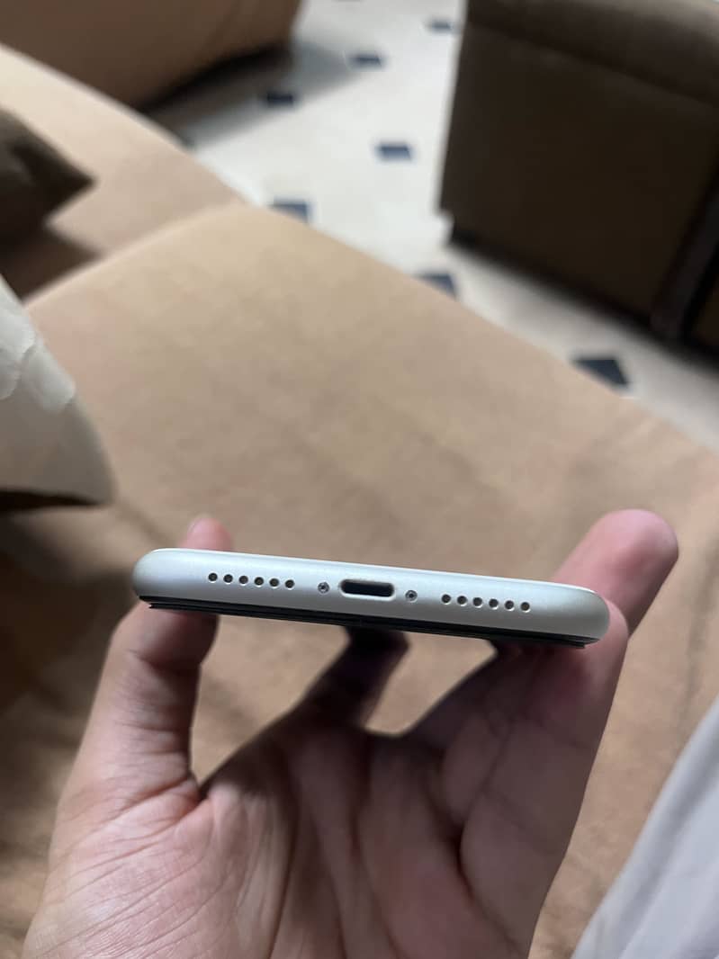 Apple iPhone 11 3