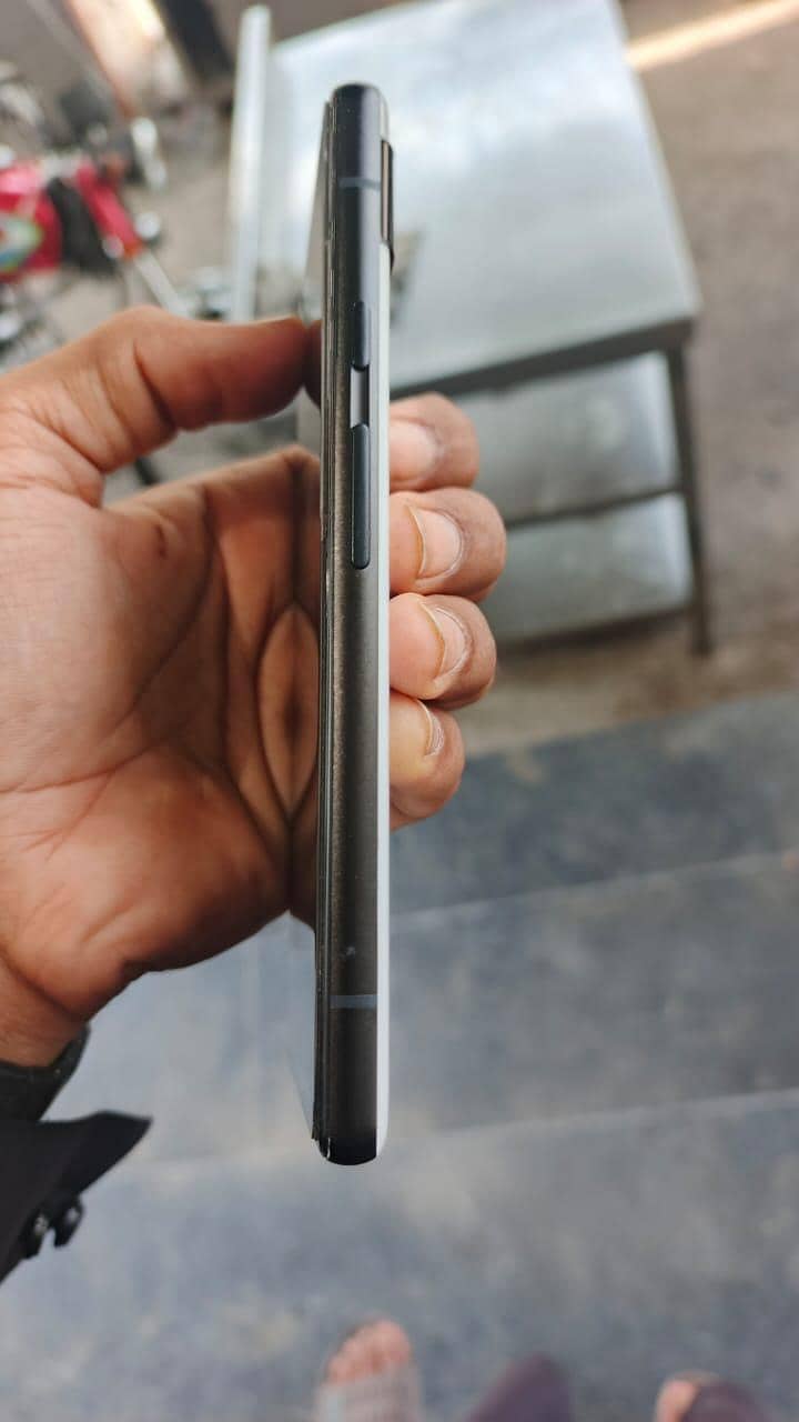 Google Pixel 6a 5