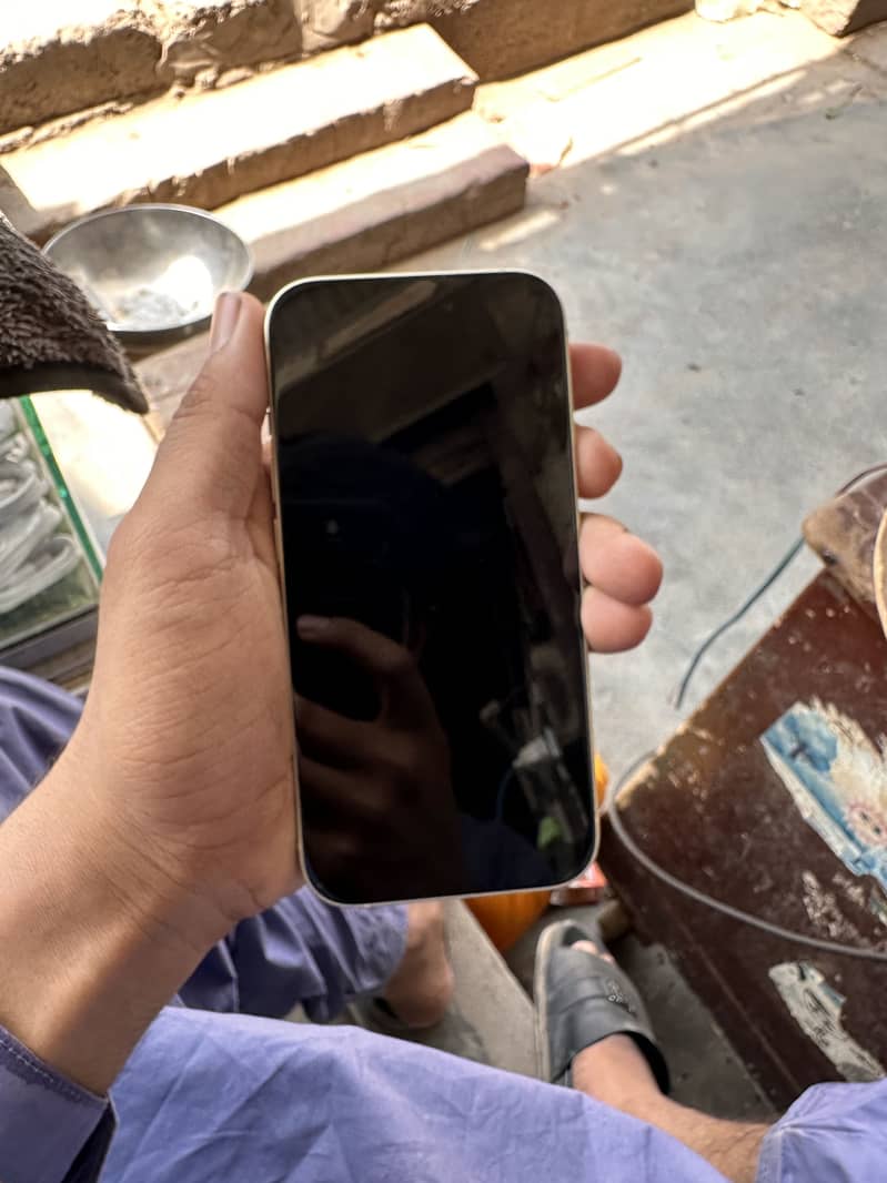 iPhone 15 3