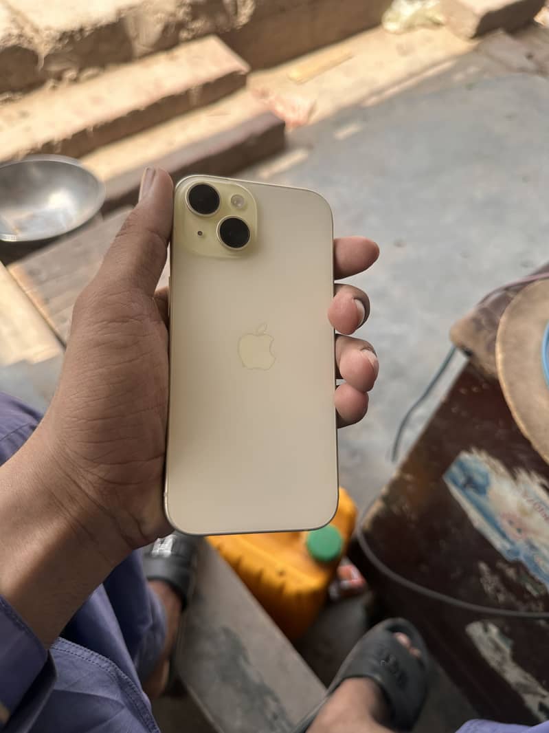 iPhone 15 4