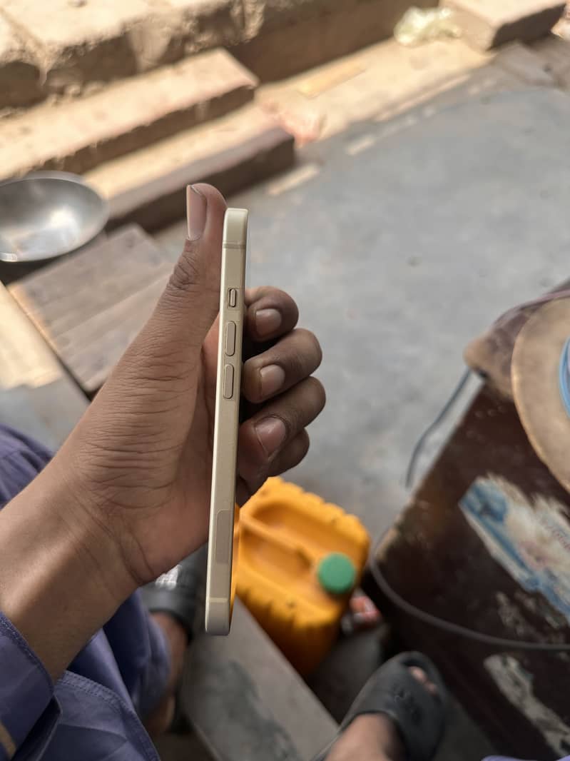 iPhone 15 8