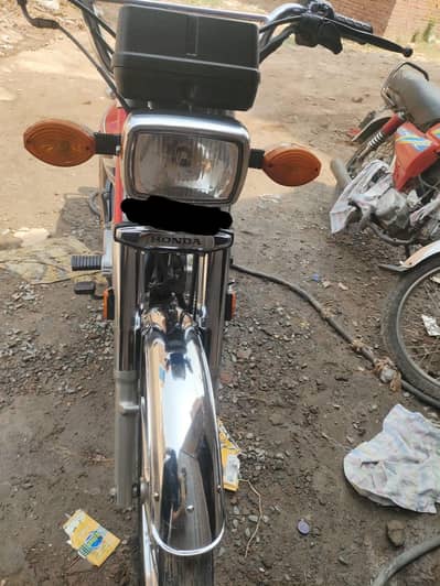 I am selling my Honda 125 2020model