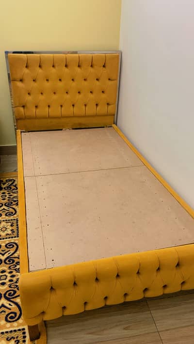 Single bed premium velvet poshish