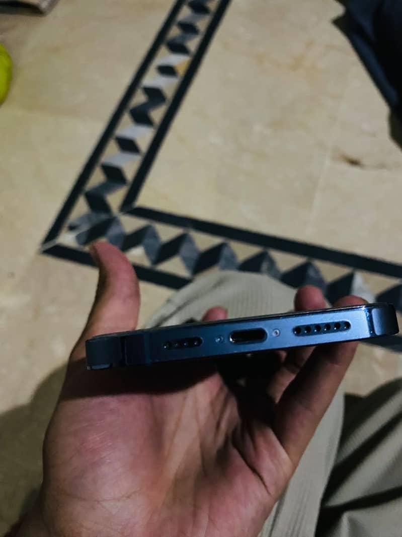 Iphone 13 pro Max 4