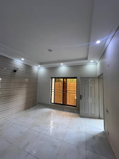 5 marla Full hous available for sale wapda town ph1 block g3