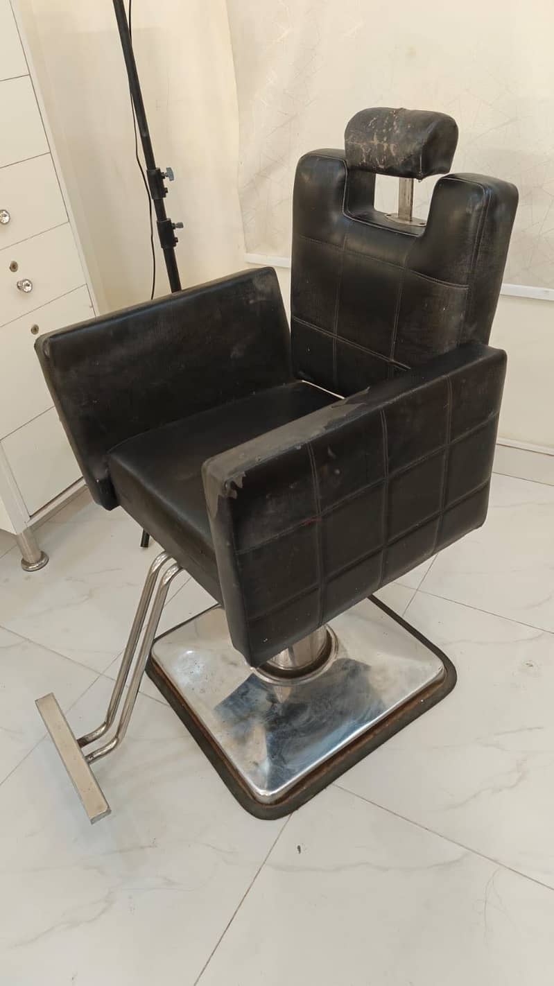 Makeup Chair 2