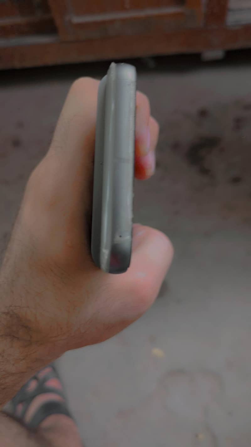 Google Pixel 8 4