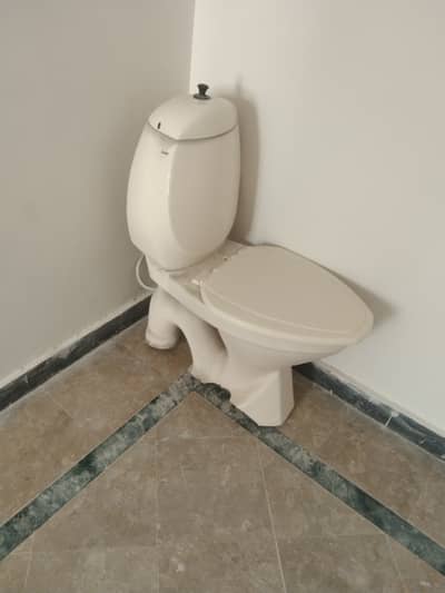 Used English Commodes in Working condition