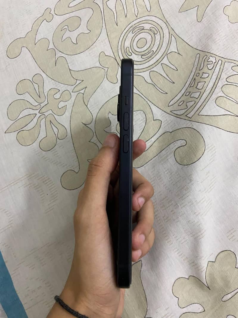 Apple iPhone 15 2