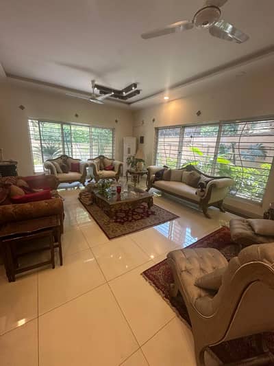 F-10 Double Story House Excellent 1000 SQY House Proper 6 Bedrooms, 6 Attached Bathrooms Modern Fittings And Tiled Floor TV Lounge, Drawing Dining, 1 Kitchen