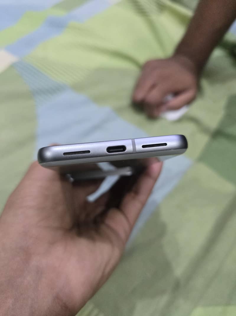 Google Pixel 8 5