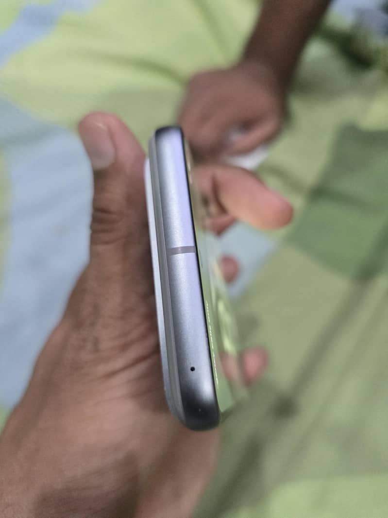 Google Pixel 8 6