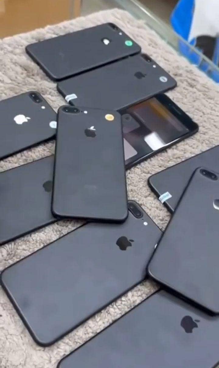 Apple iPhone 7 Plus 0