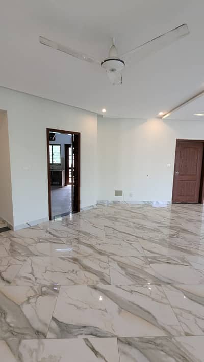 LUXURY APARTMENT FOR RENT IN ASKARI-5 LAHORE