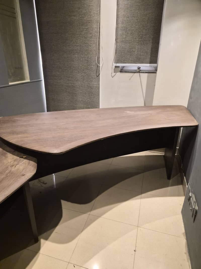 Large capacity office table 1