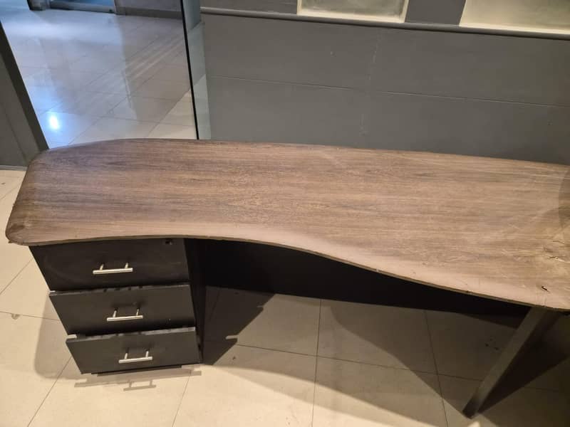 Large capacity office table 2