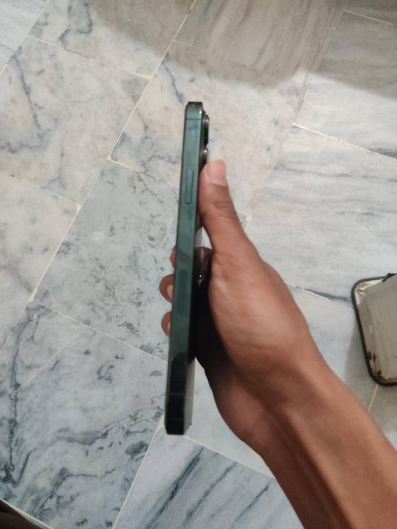 Apple iPhone 13 Pro Max 2