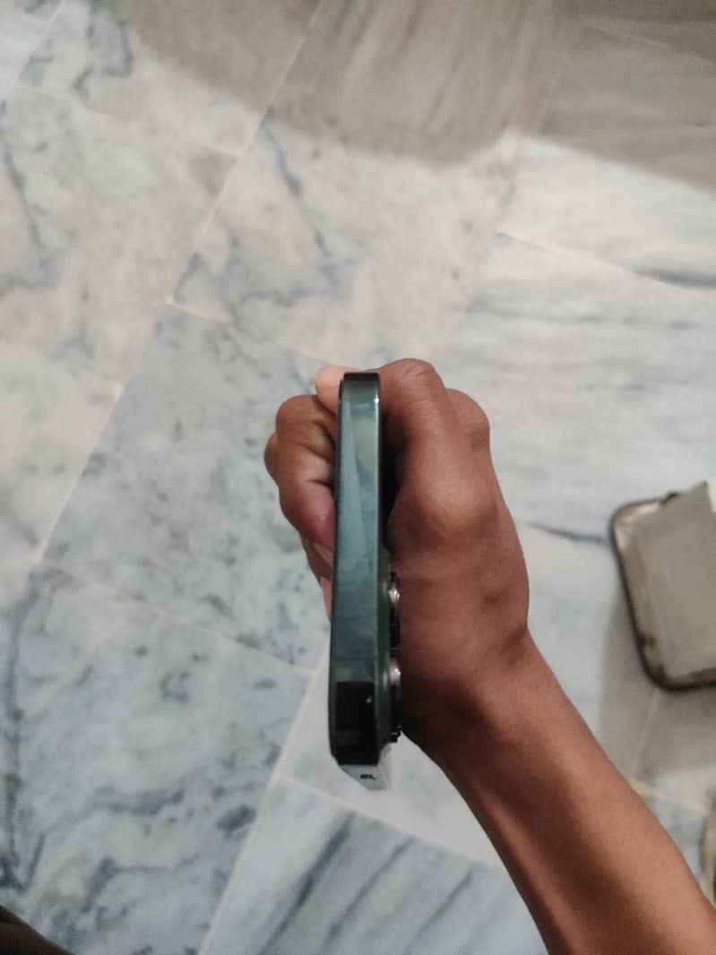 Apple iPhone 13 Pro Max 3