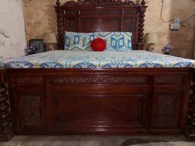pure chanote used condition 100 /80 two site table with dressing table