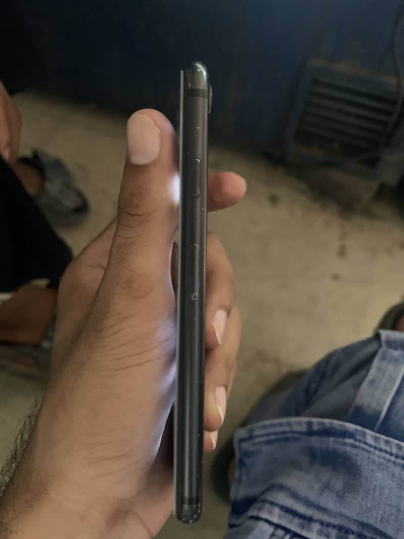 Apple iPhone 7 4