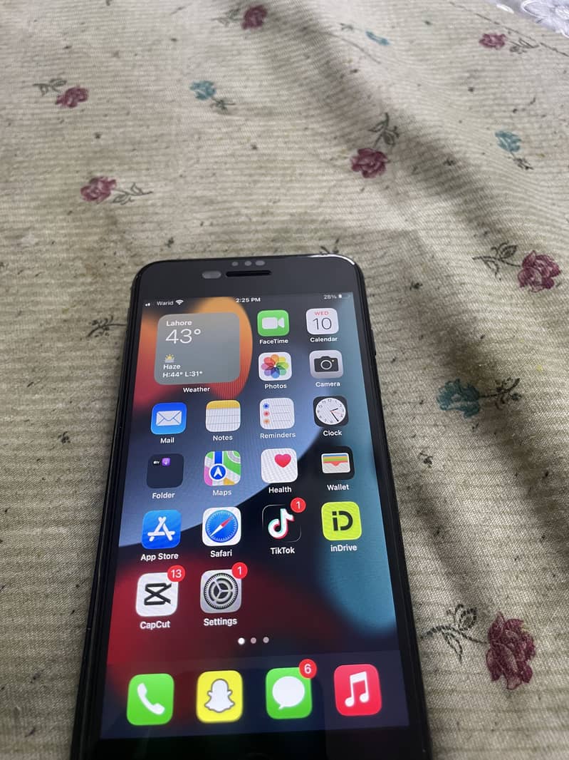Apple iPhone 7 Plus 0