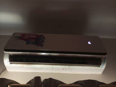 Dawlance split AC