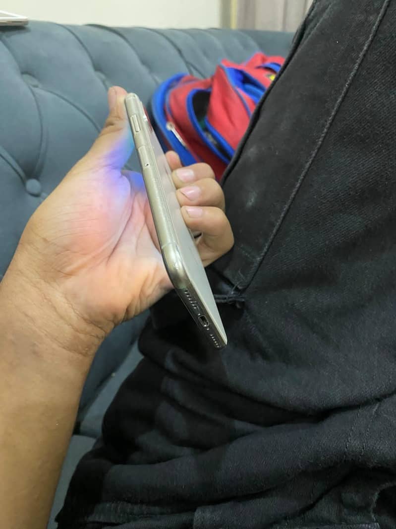 Apple iPhone X 5