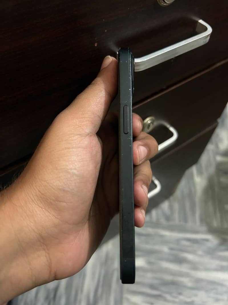 Apple iPhone 13 2