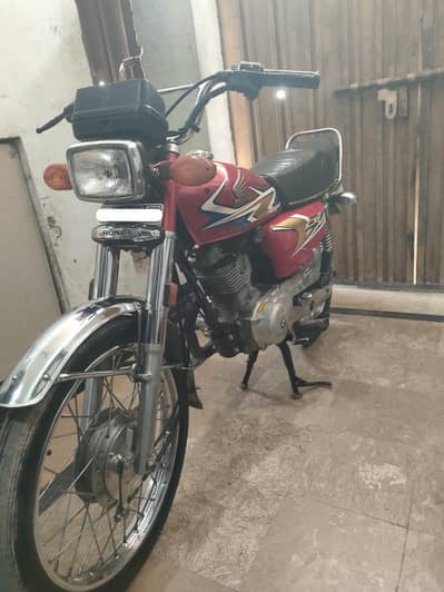 I am selling my Honda 125 2020model
