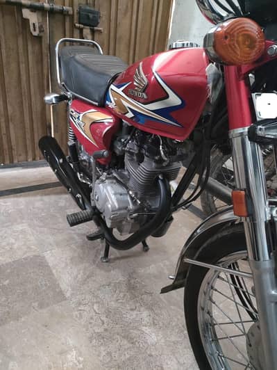 I am selling my Honda 125 2020model