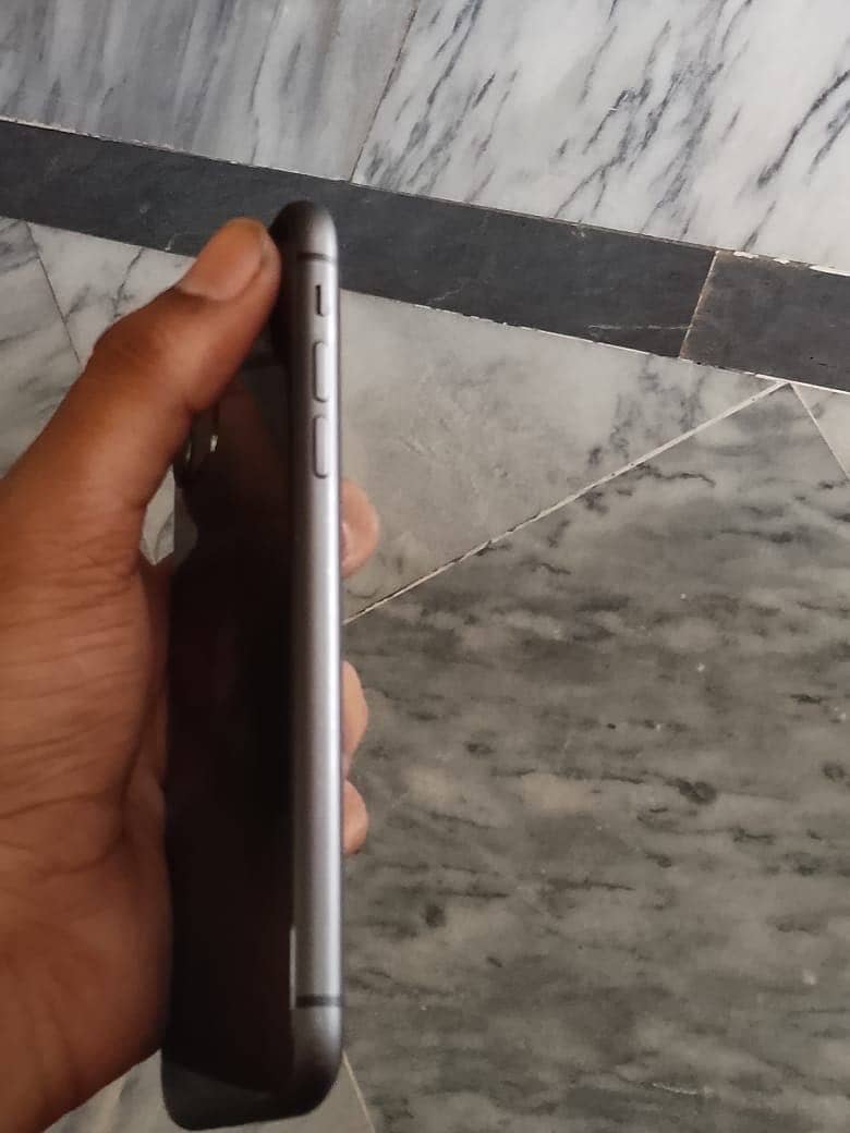 iPhone 11 3