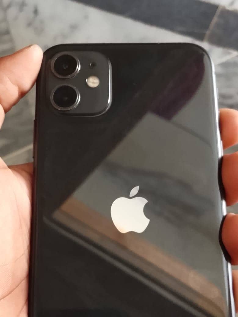 iPhone 11 4