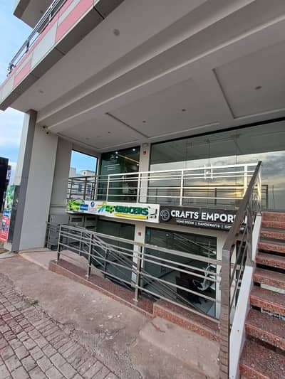 500 Sqfrs Shop Available For Rent On Prime Location And Reasonable Price