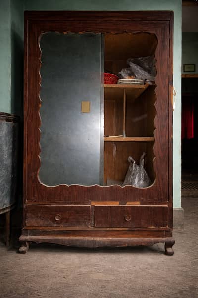 showcase / almari / wardrobe