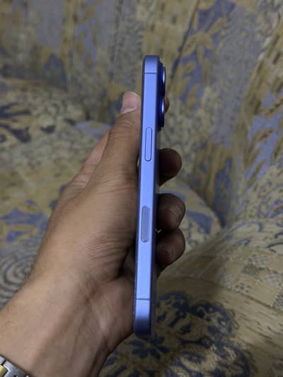 Apple iPhone 16
