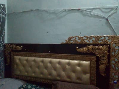 used bed ha good condition ma . .