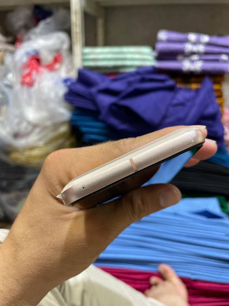 Google Pixel 8 4