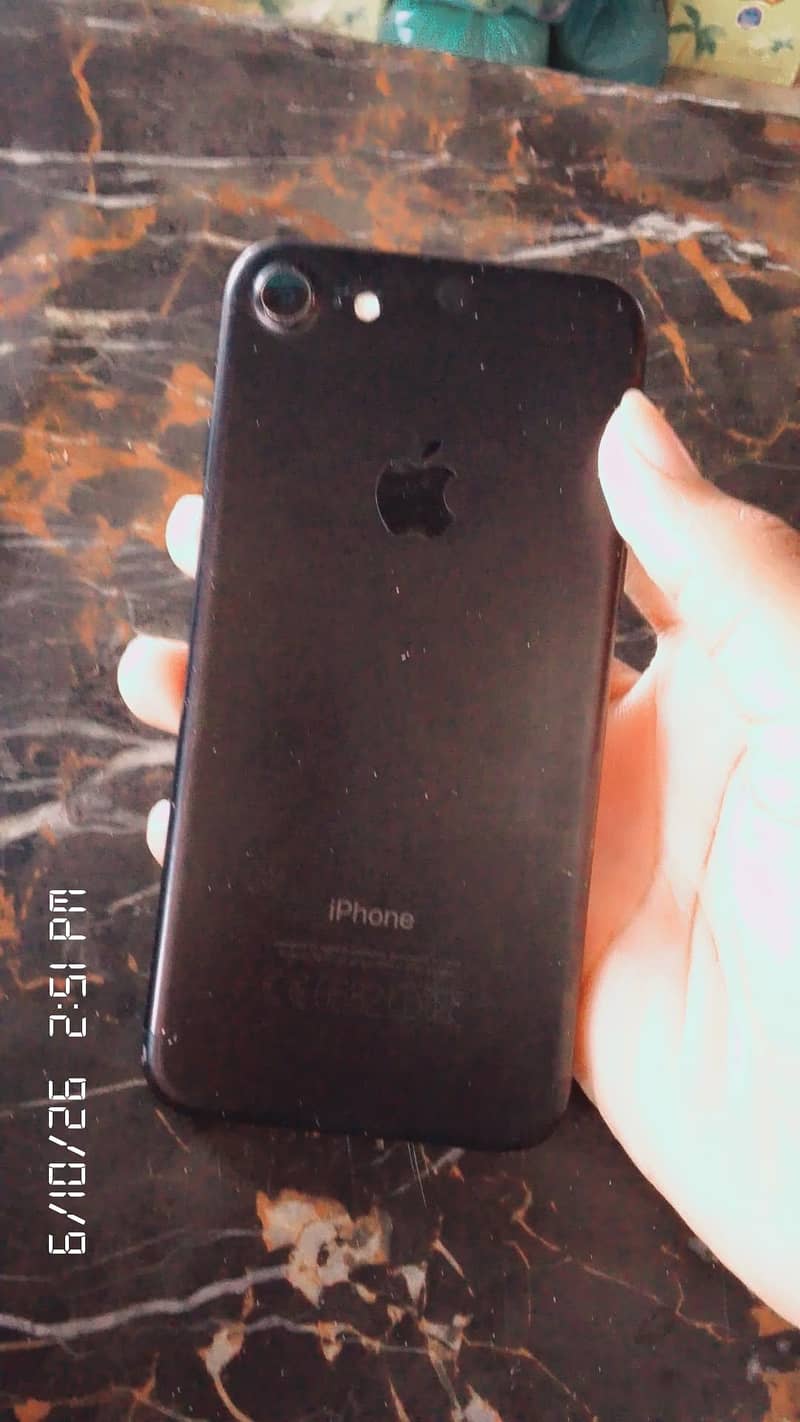Apple iPhone 7 0