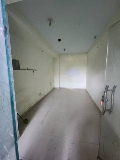 BASEMENT shop available in E11/2
