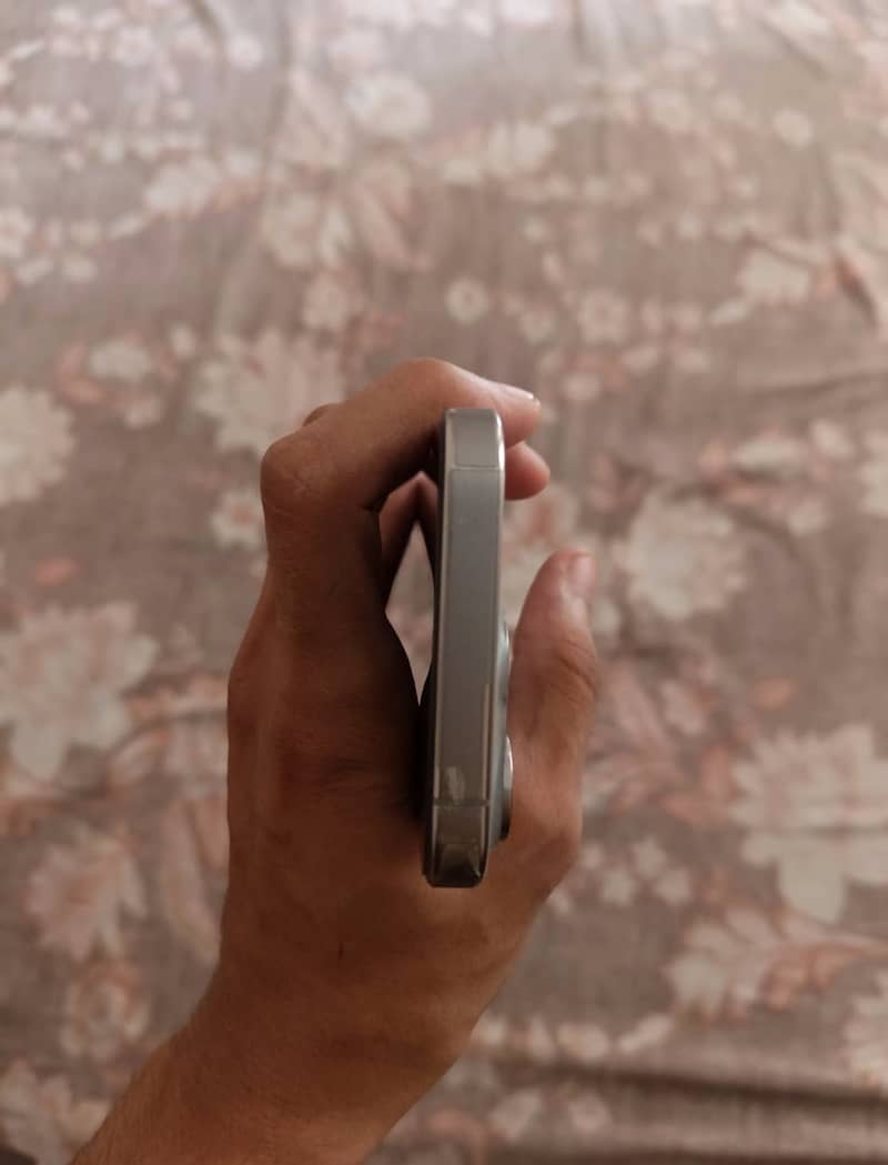 iPhone 15 Pro 2