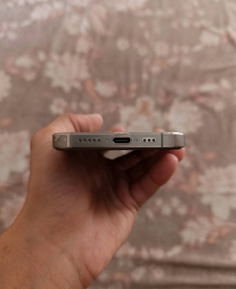 iPhone 15 Pro 4