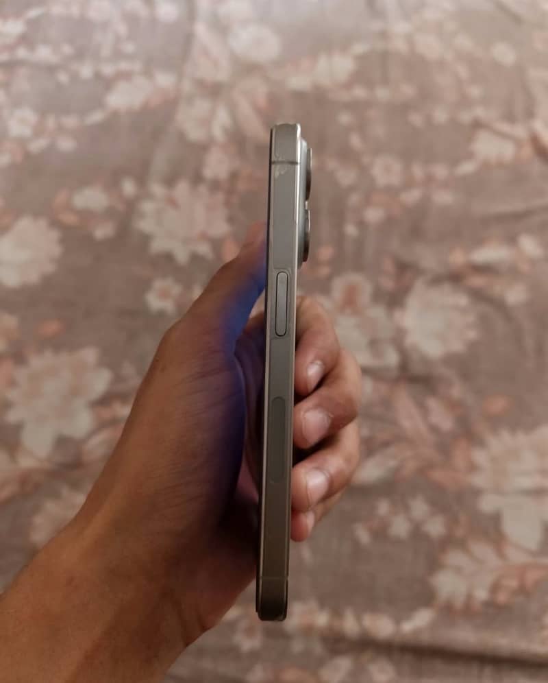 iPhone 15 Pro 6