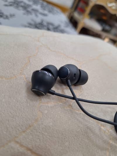 HTC ORIGINAL USONIC BOX OUT HANDSFREE