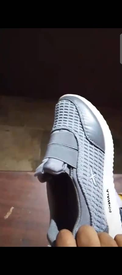woman B walk brand shows size 40